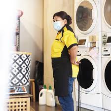 Perlindungan Kerja Maksimal dengan Sarung Tangan dan Masker